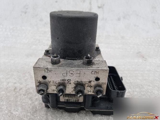 Audi A4 2010 — блок ABS Bosch