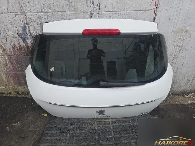 Peugeot 308 2012 — дверь багажника