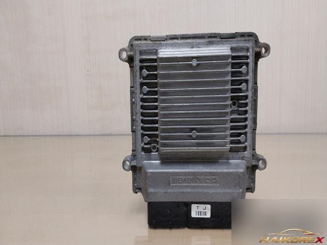Kia Carens 2007 — блок управления двигателем ECU 3910225700