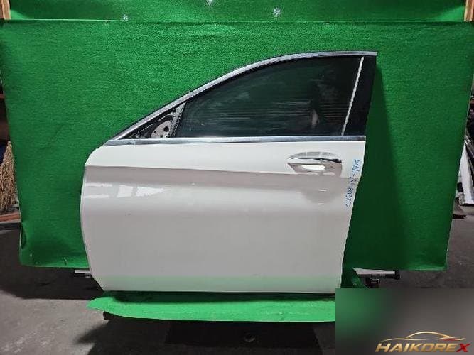 Mercedes-Benz C-Class 2019 — дверь передняя левая A2057200105