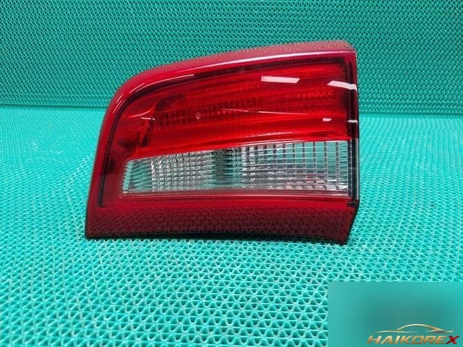 Volvo S60 2017 — накладка крышки багажника (с фонарём) 30796272