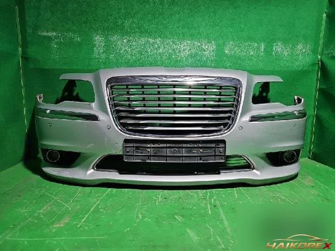Chrysler 300 2012 — передний бампер