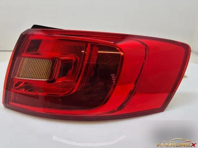 Volkswagen Jetta 2012 — фонарь задний правый
