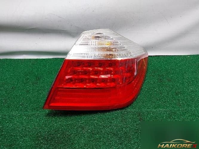 Hyundai Genesis 2010 — фонарь задний комбинированный (правый)