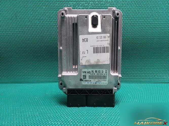 Audi A4 2016 — блок управления двигателем ECU 04L906021CA
