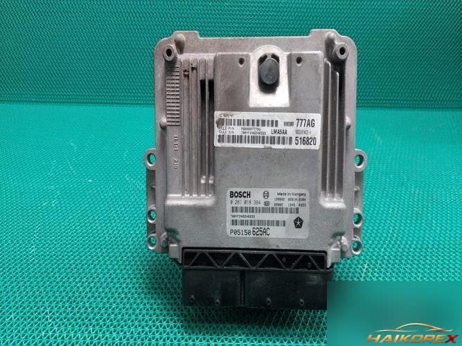 Chrysler 300 2013 — блок управления двигателем ECU 05150625AC