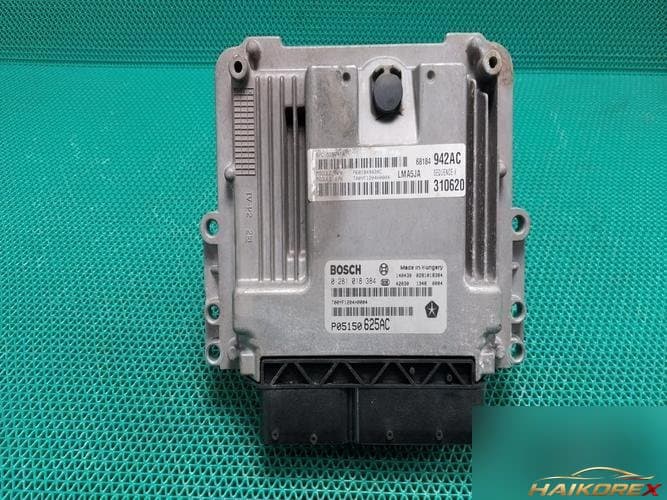 Chrysler 300 2014 — блок управления двигателя ECU 05150625AC