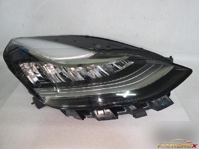 Tesla Model 3 2022 — фара передняя правая LED 1077372-00-L