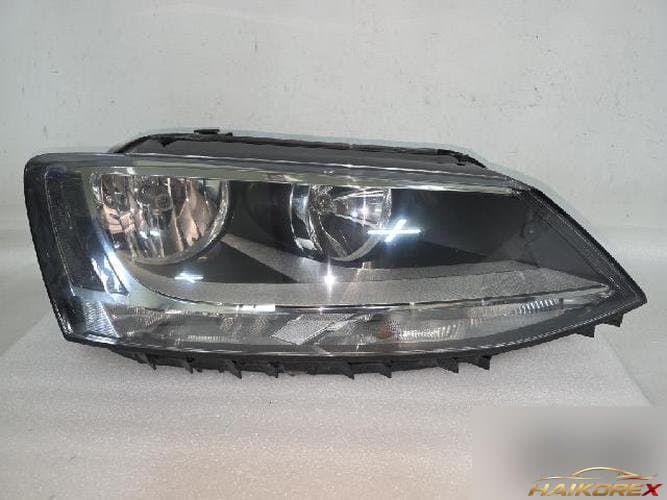 Volkswagen Jetta 2013 — фара правая 5C7 941 006A