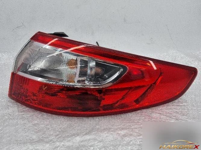 Renault SM3 2011 — фонарь задний в сборе правый (пассажирский) 265500016R