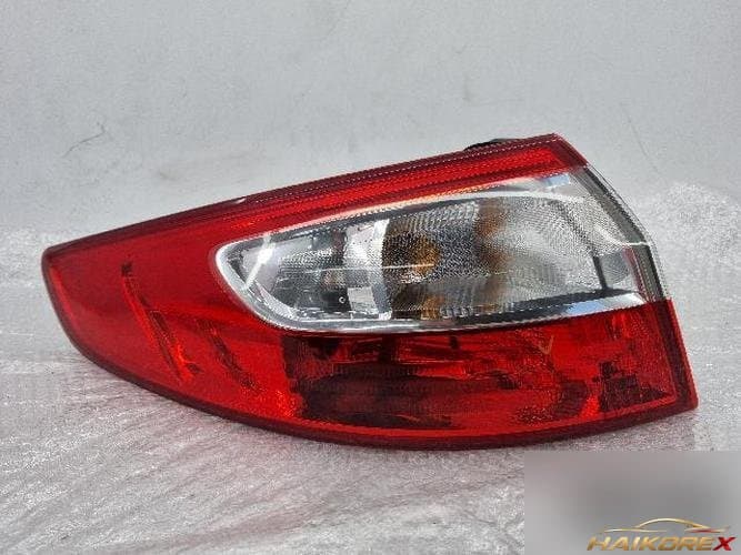 Renault SM3 2011 — комбинированный фонарь задний левый (водительский) 265550016R