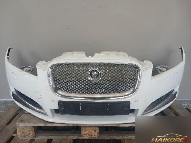 Jaguar XF 2013 — передний бампер