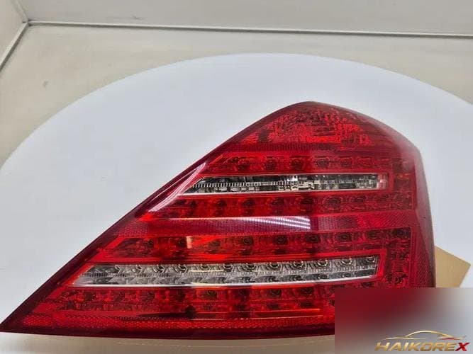 Mercedes-Benz S-Class 2011 — фара задняя правая наружная A2218201464