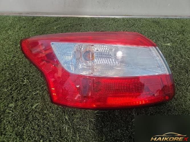 Ford Focus 2015 — комбинированный фонарь задний левый (водительский) BM51-13405-C