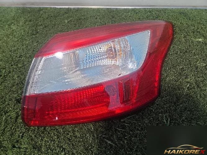 Ford Focus 2015 — комбинированный фонарь задний правый (пассажирский) BM51-13404-C
