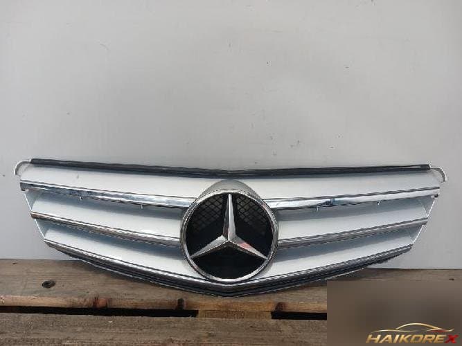 Mercedes-Benz C-Class 2010 — решётка радиатора