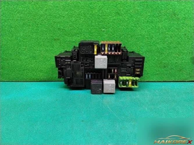 Mercedes-Benz E-класс 2018 — блок предохранителей (подкапотный) A2139062202