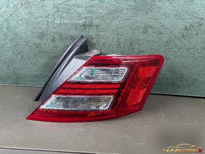 Ford Taurus 2011 — фонарь задний правый (в сборе)