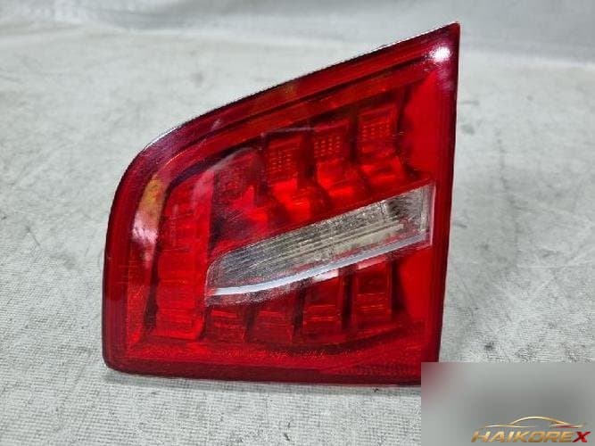 Audi A6 2010 — отделка багажника (правая, пассажирская сторона)