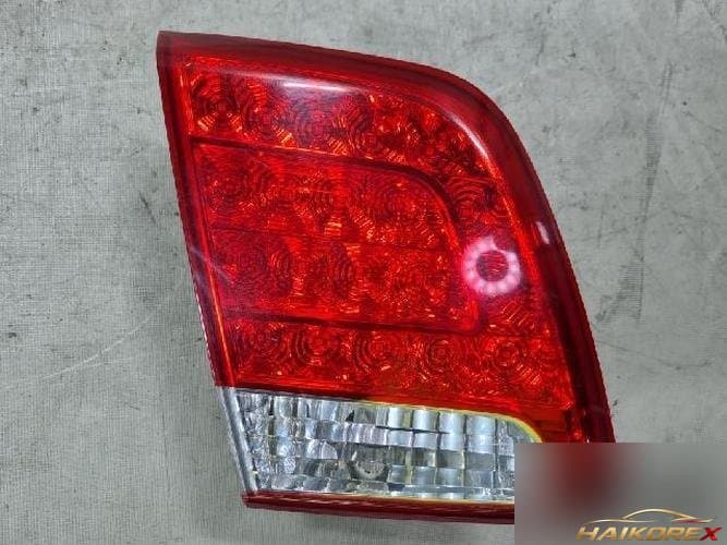 Kia Sorento 2011 — накладка двери багажника левая 1