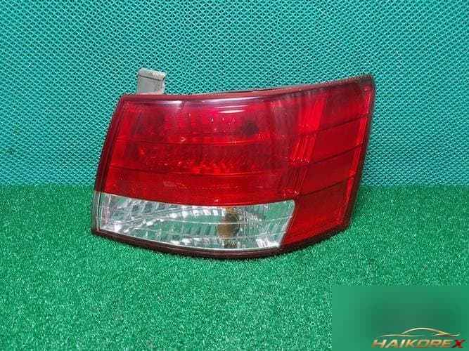 Hyundai Sonata 2005 — комбинированный задний фонарь правый (пассажирский) 924023K000