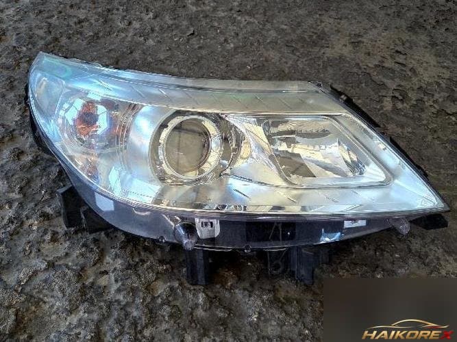 Renault SM5 2012 — фара правая 260100066R
