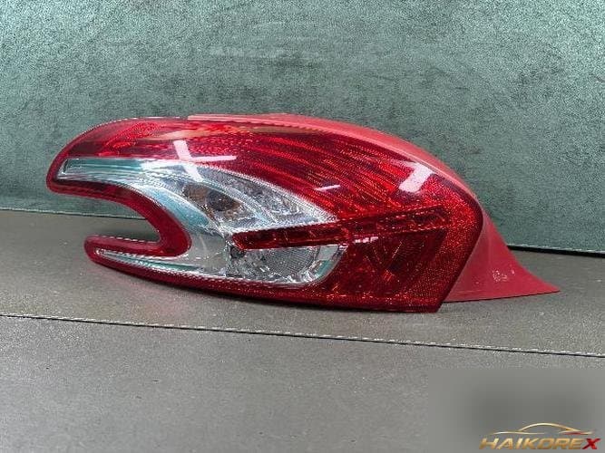Peugeot 208 2014 — задний фонарь левый (водителя)
