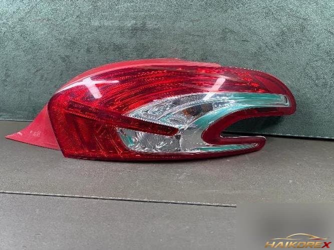 Peugeot 208 2014 — фонарь задний комбинированный правый