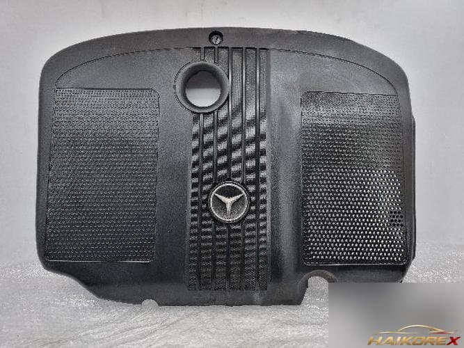 Mercedes-Benz C-Class 2013 — крышка двигателя A 651 010 14 67