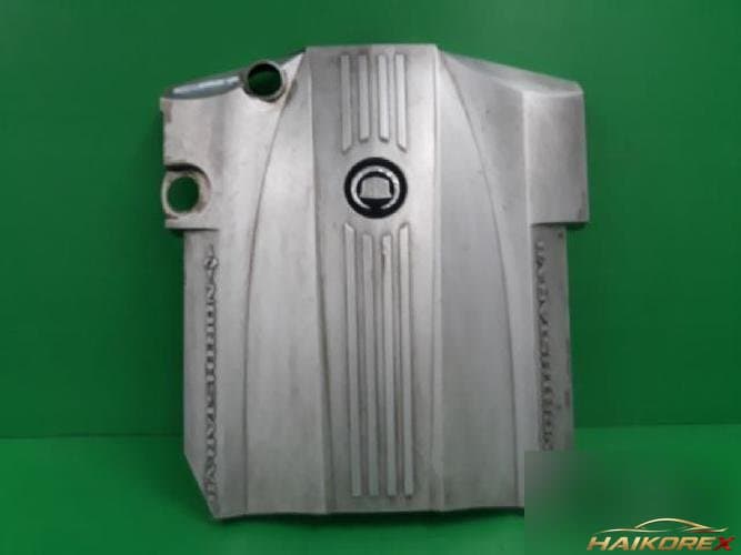 Cadillac SRX 2005 — крышка двигателя