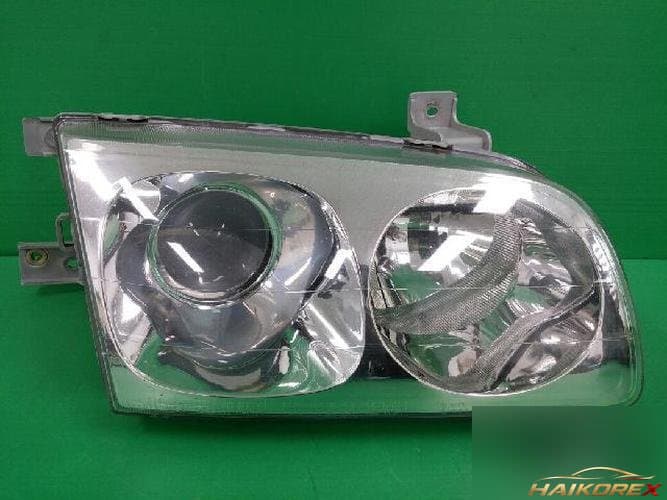 Hyundai Trajet 2004 — фара передняя правая 921023A500