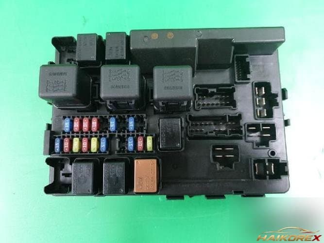 Renault SM5 2007 — блок предохранителей (подкапотный) 5899052010