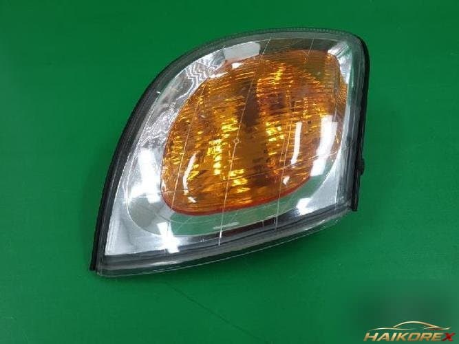 Hyundai Trajet 2002 — поворотник правый 923023A000