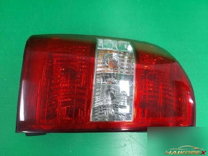 Kia Carnival 2007 — задний комбинированный фонарь левый (водительский) 92401 4D100 2