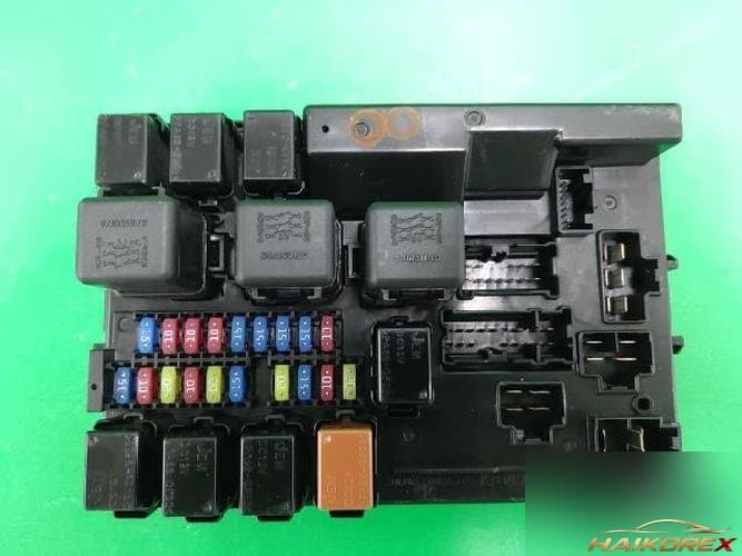 Renault SM5 2008 — блок предохранителей (подкапотный) 3