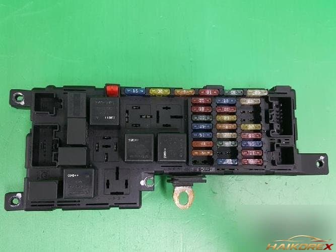 Volvo S60 2004 — блок предохранителей (подкапотный) 8678449