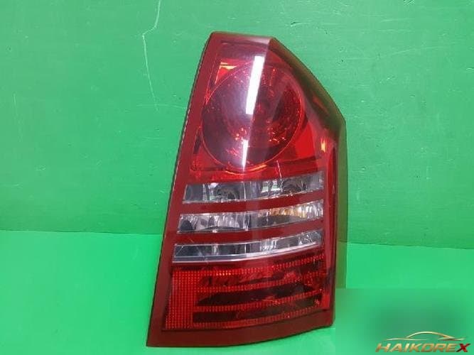 Chrysler 300 2006 — комбинированный фонарь задний правый (пассажирский) 04805852AB