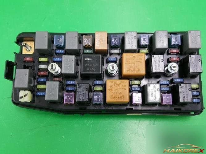 Daewoo Winstorm 2007 — блок предохранителей подкапотный №3