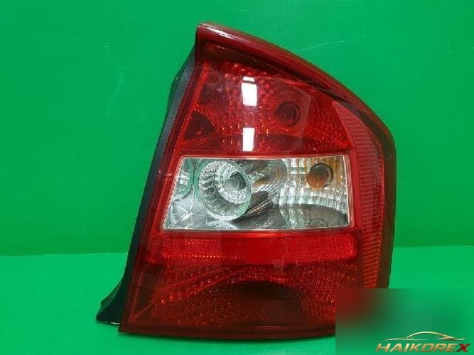 Kia Cerato 2004 — комбинированный фонарь задний (правый, со стороны пассажира)