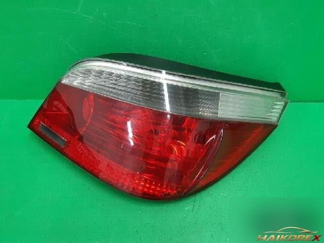 BMW 5 Series 2004 — задний комбинированный фонарь правый 6 910 768 1