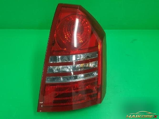 Chrysler 300 2005 — комбинированный фонарь задний правый