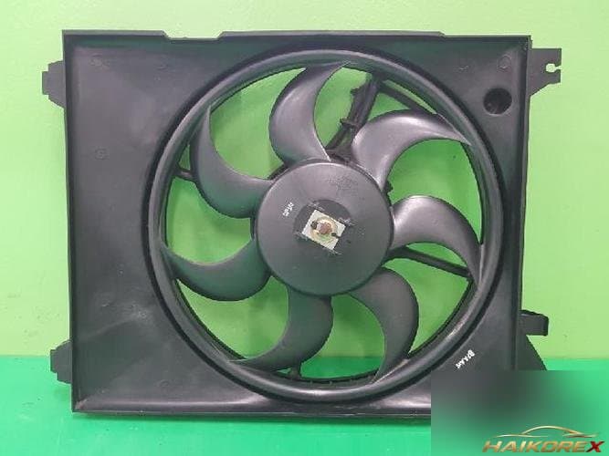 Hyundai Trajet 2007 — конденсор кондиционера 977303A160