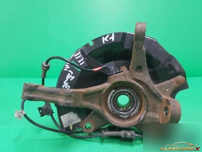 Hyundai Accent 2013 — передний кулак (правый) 517161R502