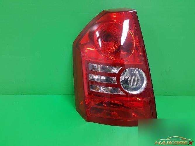 Chrysler 300 2008 — комбинированный фонарь задний левый 04806371A