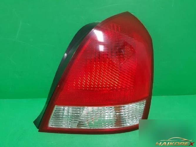 Hyundai Avante 2001 — фонарь задний комбинированный правый (пассажирский) 92402 2D000 1