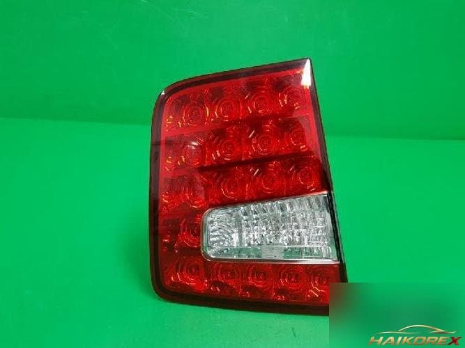 Kia Mohave 2012 — накладка двери багажника левая 924052J100