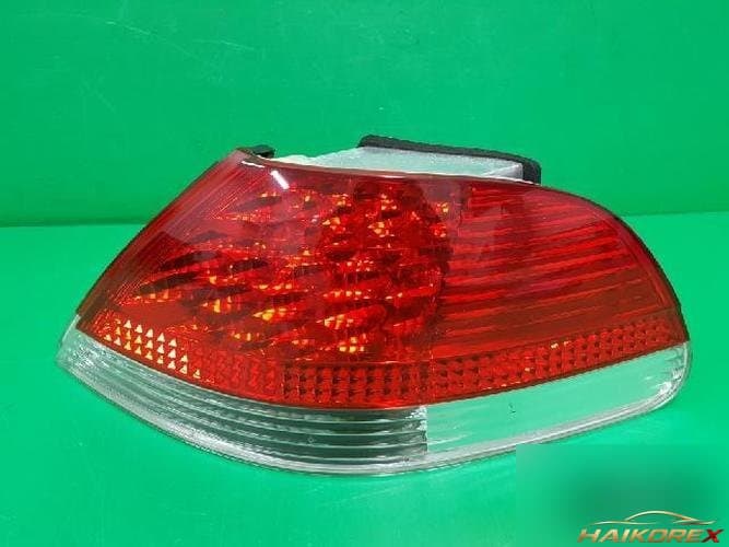 BMW 7-Series 2003 — комбинированный задний фонарь правый (пассажирский) 6914286