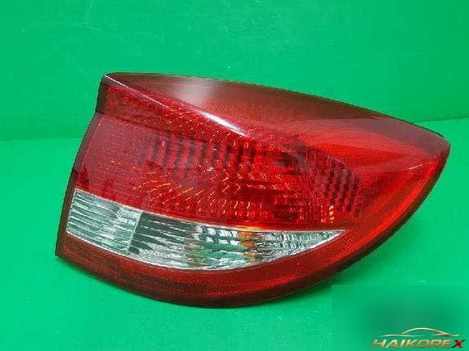 Kia Rio 2002 — фонарь задний комбинированный правый (пассажирский) 92402FD000