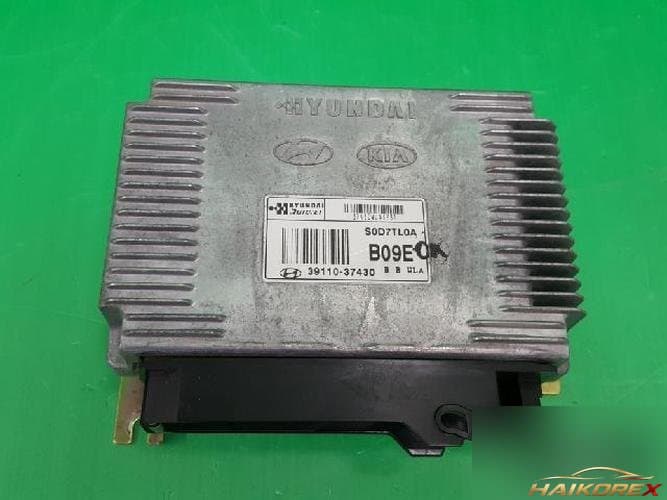 Hyundai Santa Fe 2002 — блок управления двигателем (ECU) 39110-37430