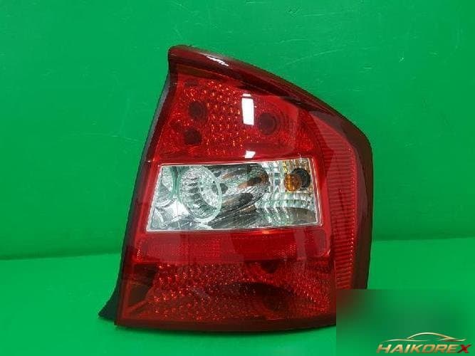 Kia Cerato 2006 — комбинированный фонарь задний правый (92402 2F100 7)